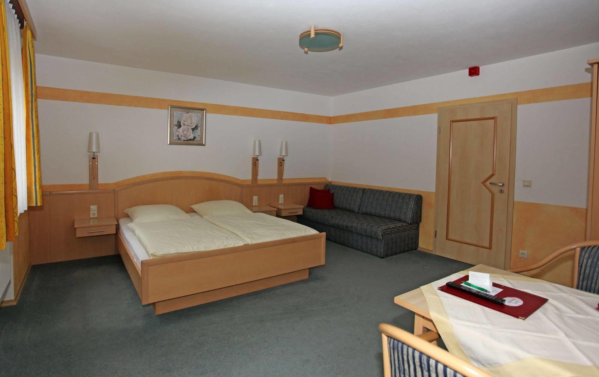 Hotel Garni Hopfengold Wolnzach Exterior foto