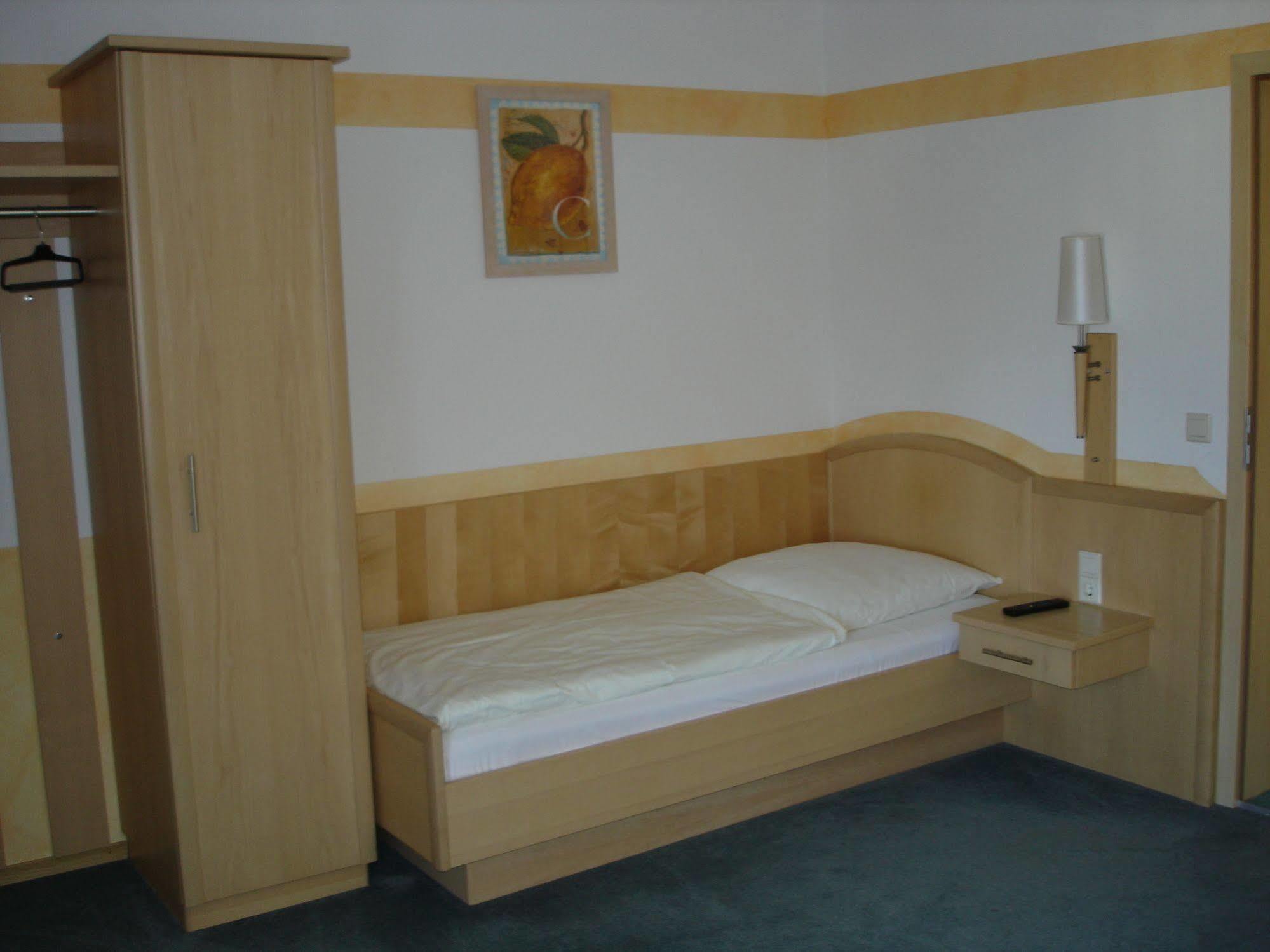 Hotel Garni Hopfengold Wolnzach Exterior foto